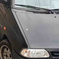 راننده با ماشین برای آژانس