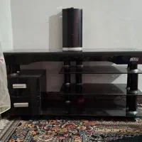میز تلویزیون شیشه ای در حد نو