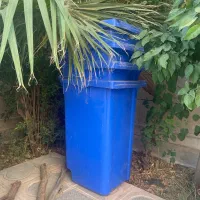 سطل زباله بزرگ