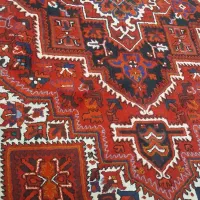 یک جفت فرش چشمه زان با زمینه ای چهرای   خوش رنگ