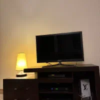 تلویزیون و‌میز تلویزیون