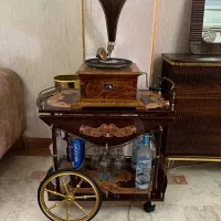میز بار کاملا سالم و نو و گرامافون کاملا سالم