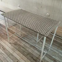 میز و نیمکت فلزی