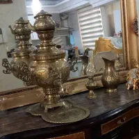 یک عدد آینه کنسول کلاسیک