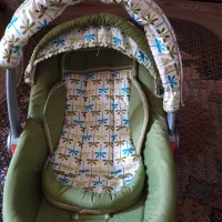 صندلی ماشین بچه و این دوتا ساک بچه