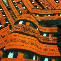 زی استین گدین|لباس|سراوان, |دیوار