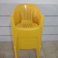 صندلی دستهدار پلاستیکی