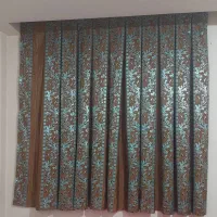 پرده ضخیم اتاق خواب در ابعاد۲ متردر۲متر کاملا سالم