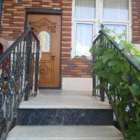 خانه 3 طبقه.ویلایی نوسازحیاط دار.