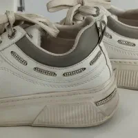 کفش اسپرت سفید قالب بزرگ