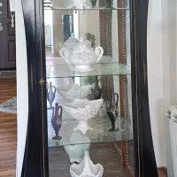 بوفه در حد نو و تمیز .