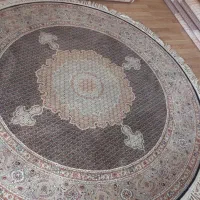 فرش گرد ۱/۵×۱/۵ در حد نو بدون ایراد
