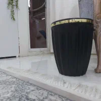 سه عدد گلدان بزرگ