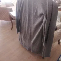 پافر طوسی بلند وتعدادی بارونی مانتو رویی|لباس|اصفهان, جلفا|دیوار