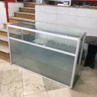 ویترین ۲ متری تمیز
