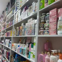 همکار خانم/آقا تراکت پخش کن