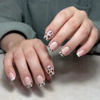 کاشت و لمینت ناخن