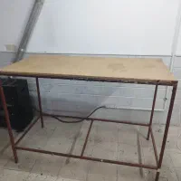 میز آهنی