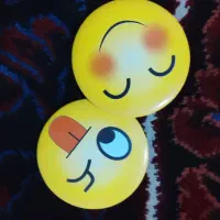 برای تزیین لباس با سنجاق