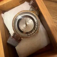 ساعت زنانه نقره ای و طلایی نگین دار