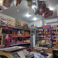 فروشنده خانم برای سوپر مارکت