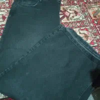 تعداد زیادی شلوار لی