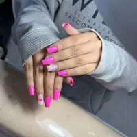 انجام تمامیه خدمات کاشت ناخن و آموزش فقط 2 تومن