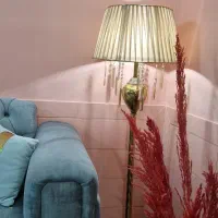 آباژور ایستاده