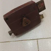 قفل درب حیاط ۸۰۰تومن بفروش میرسد
