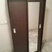 یک کمد جا کفشی بسیار تمیز
