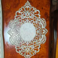 رومیزی کار شده روی مخمر شانل