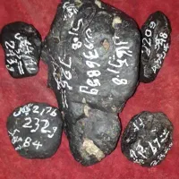 شهابسنگ انواع مختلف والماس وسنگ زینتی‌