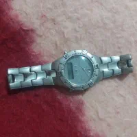 یک عد د ساعت فروشی