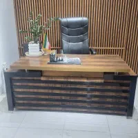 یک عدد میز مدیریت ال و یک عدد کتابخانه