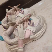 تعدادی وسایل بچه|کفش و لباس بچه|شیراز, زرهی|دیوار