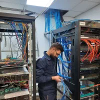 نصب و تعمیر دوربین مداربسته و دزدگیر