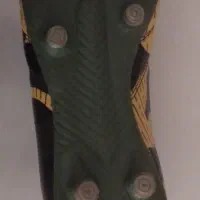 کفش فوتبال|کیف، کفش، کمربند|میانه, |دیوار