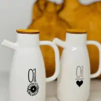 کتری، روغن ریز، جوراب، چنگال ظرف فریزر، بشقاب چوب|آب‌چکان و نظم‌دهنده ظروف|آفتاب, |دیوار