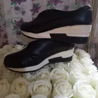 کفش سایز ۳۷