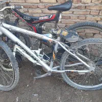 ۶ عدد دوچرخه بزرگ و کوچک