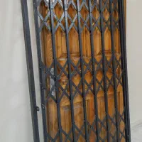 درب ورودی با درب آکاردئونی سالم|مصالح و تجهیزات ساختمان|تهران, سازمان آب|دیوار