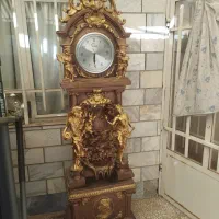 ساعت ایستاده سالم و تمیز