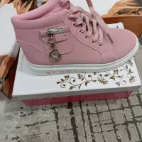 کفش|کیف، کفش، کمربند|شاهینشهر, خانه کارگر|دیوار