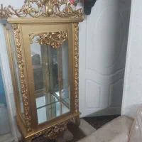 بوفه طلایی رنگ در سه طبقه