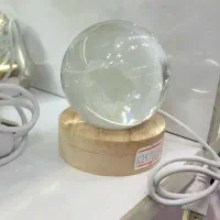 چراغ کریستالی شفاف با پایه چوبی