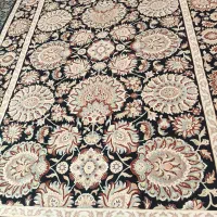 فرش ۹متری ۳تخته در حد نو شسته شده رنگ کرم و مشکی