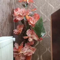 گل مصنوعی و گلدان