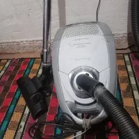 دوتادرب چوبی نواندازه2متردر75سانت و جاروبرقی سالم|جاروبرقی، جارو شارژی، بخارشو|کازرون, |دیوار