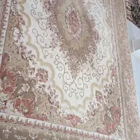 فرش ماشینی و ساعت دیواری