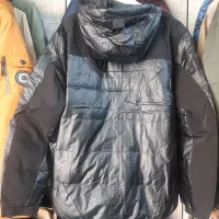 کاپشن پَر|لباس|سمیرم, |دیوار